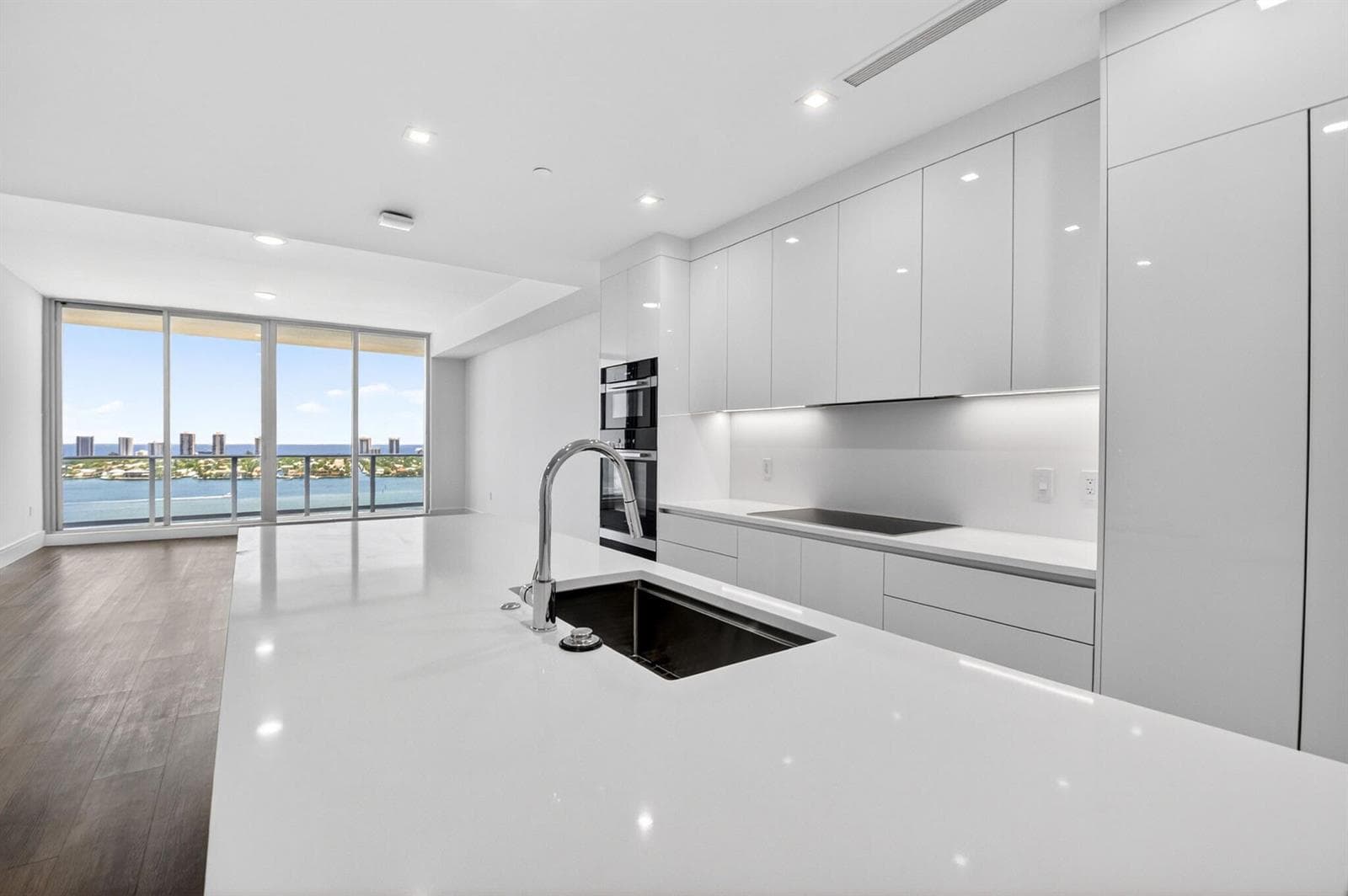 220 Lake Shore Drive 1808 photo 7