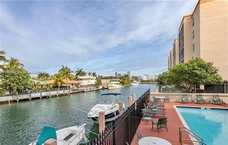 2903 N Miami Beach Blvd 906 photo 2