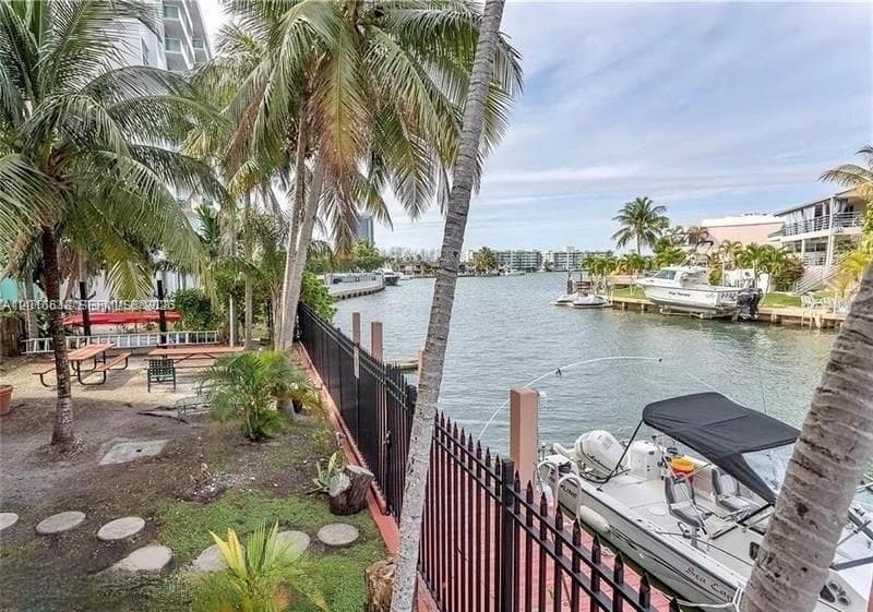2903 N Miami Beach Blvd 906 photo 6
