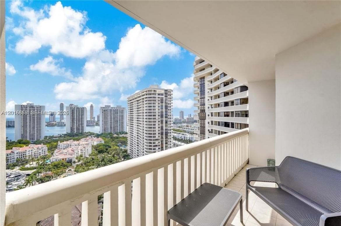 1000 W Island Blvd 2508 photo 24