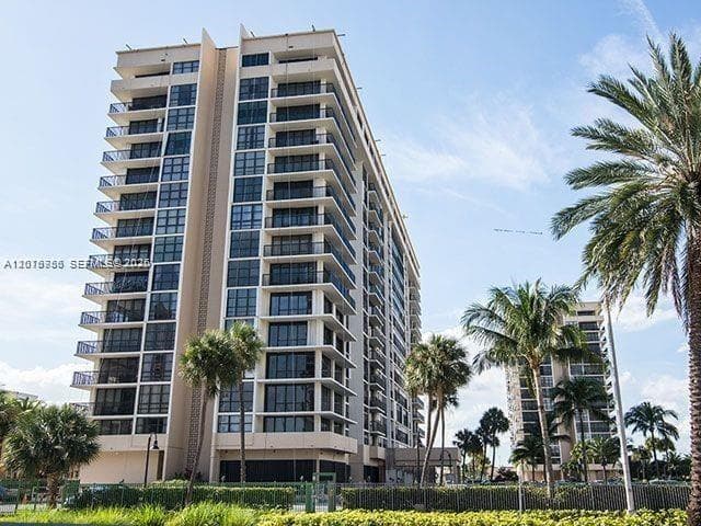 2049 S Ocean Dr PH1 photo 1
