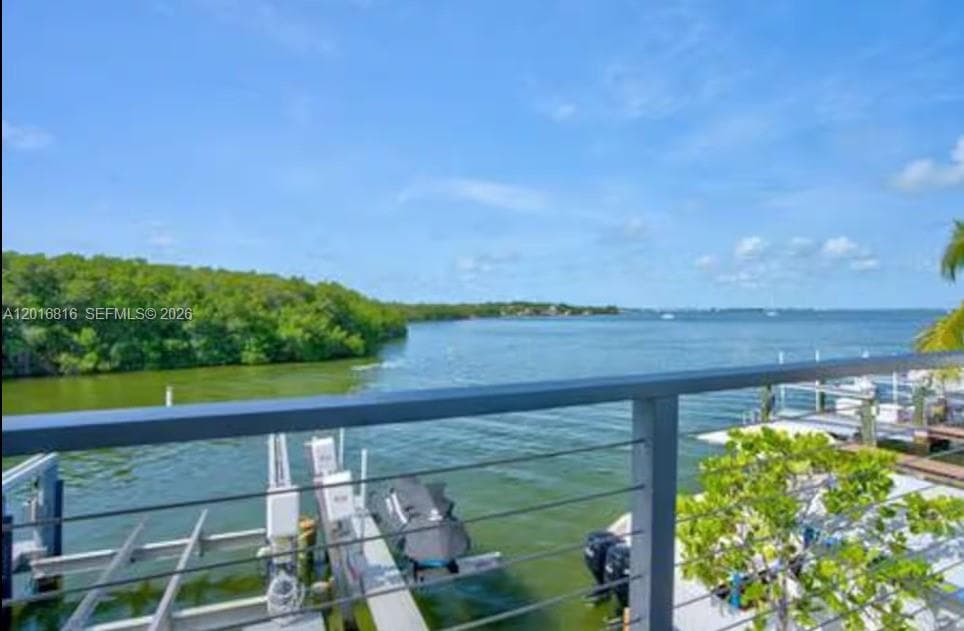 325 Calusa photo 18