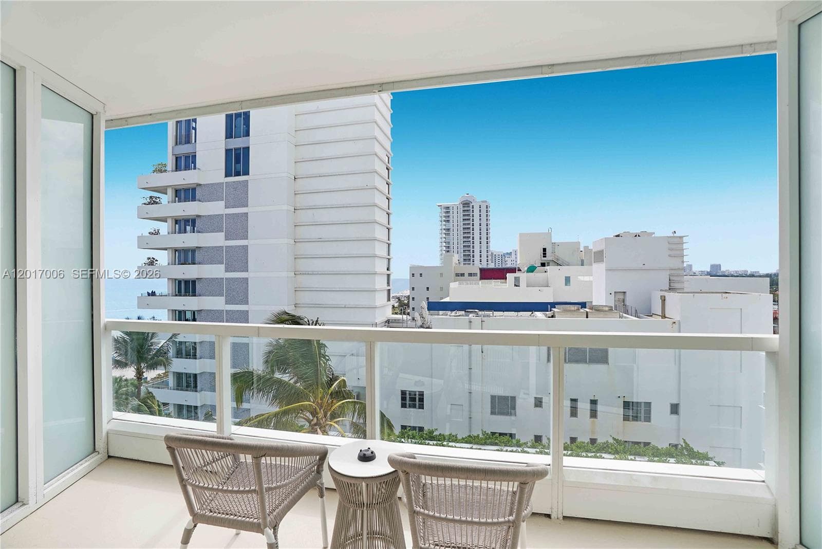 4391 Collins Ave 916 photo 3