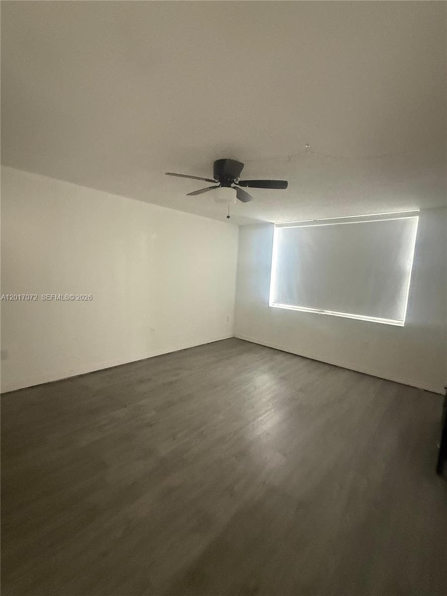 2750 NE 183rd St T-211 photo 21