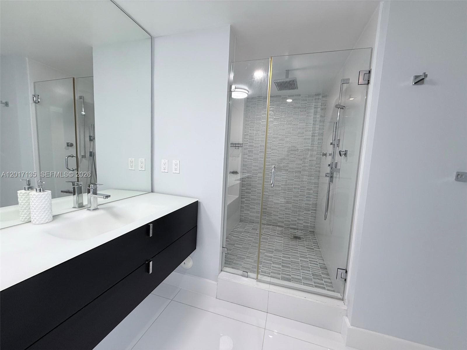 19390 Collins Ave 907 photo 11
