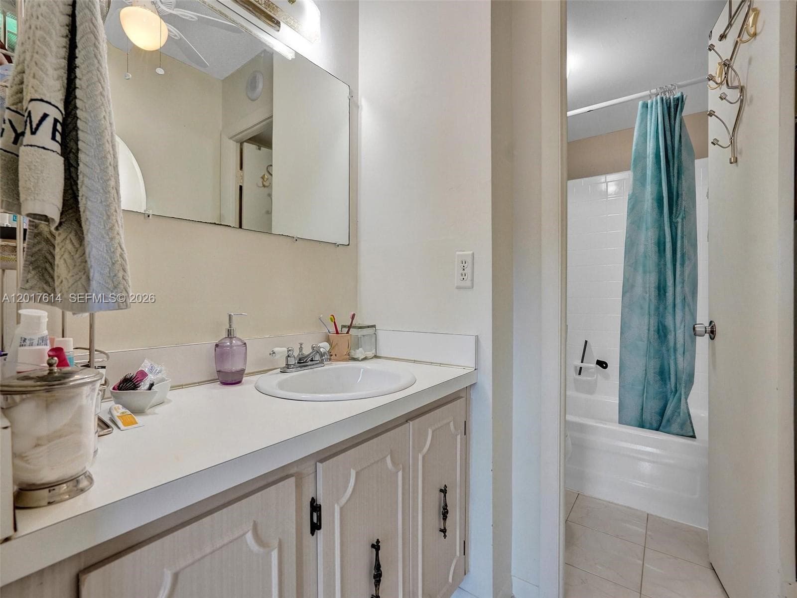 3113 S Ocean Dr 603 photo 8