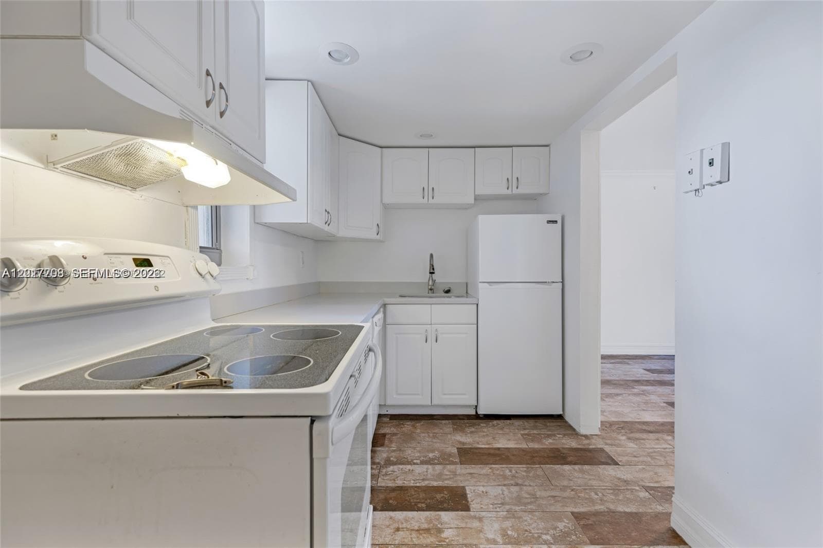 1674 Bay Rd 302 photo 7