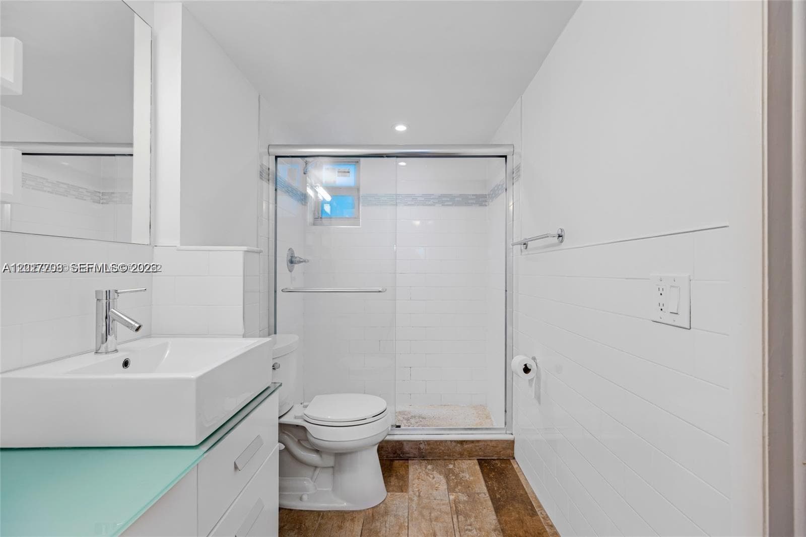 1674 Bay Rd 302 photo 9