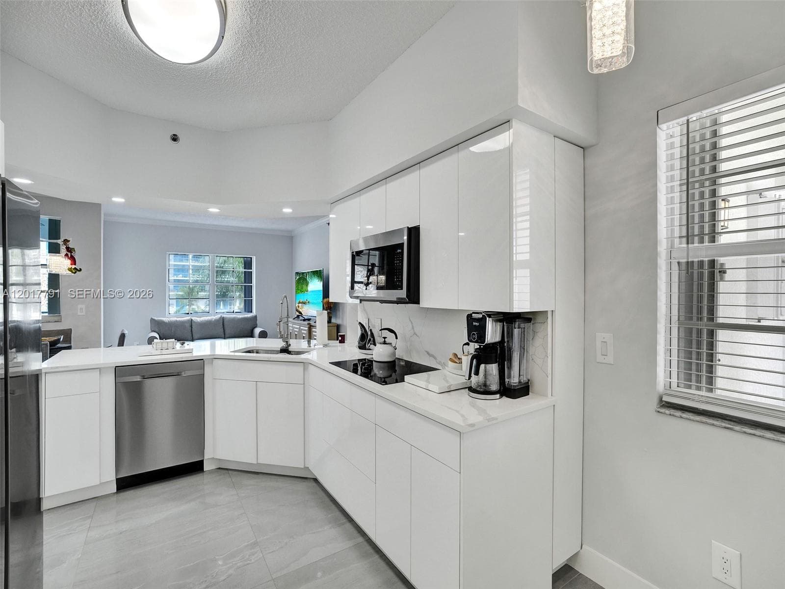 3245 NE 184th St 13305 photo 15