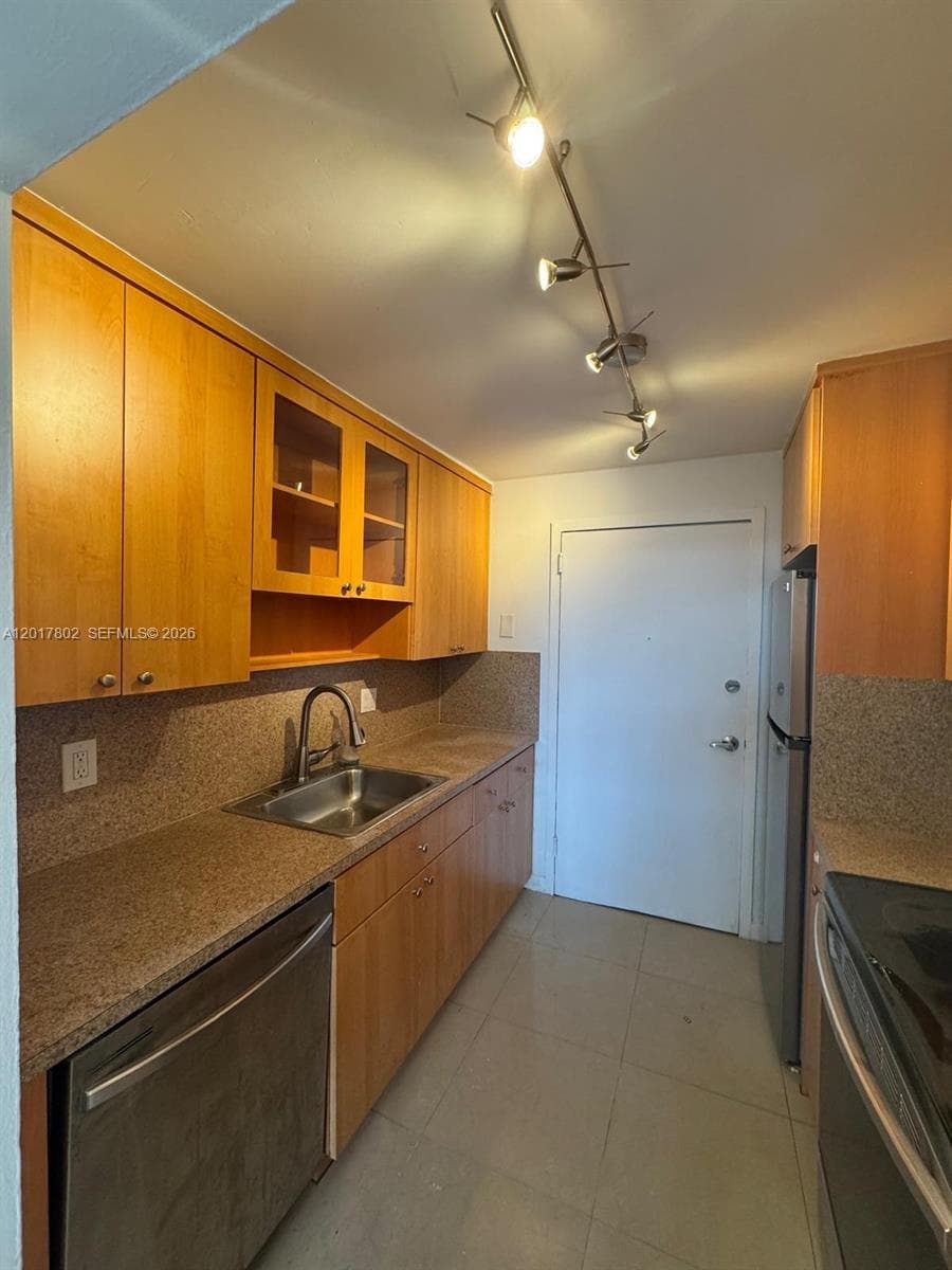 2020 NE 135th St 303 photo 5