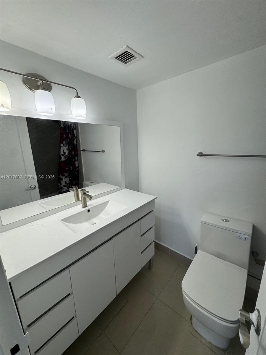 2020 NE 135th St 303 photo 10