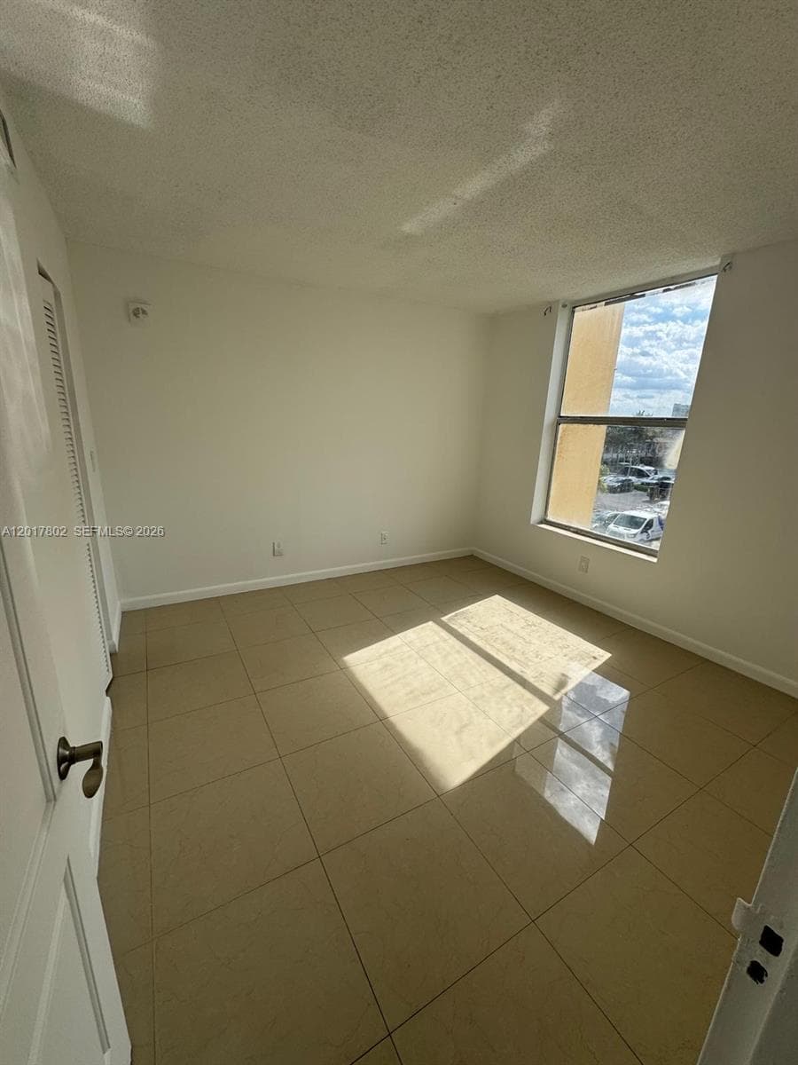 2020 NE 135th St 303 photo 8