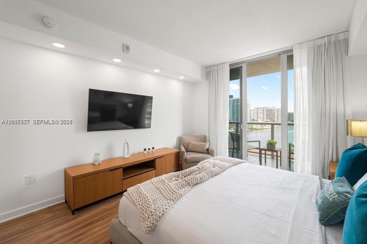 2602 E Hallandale Beach Blvd R1109 photo 12