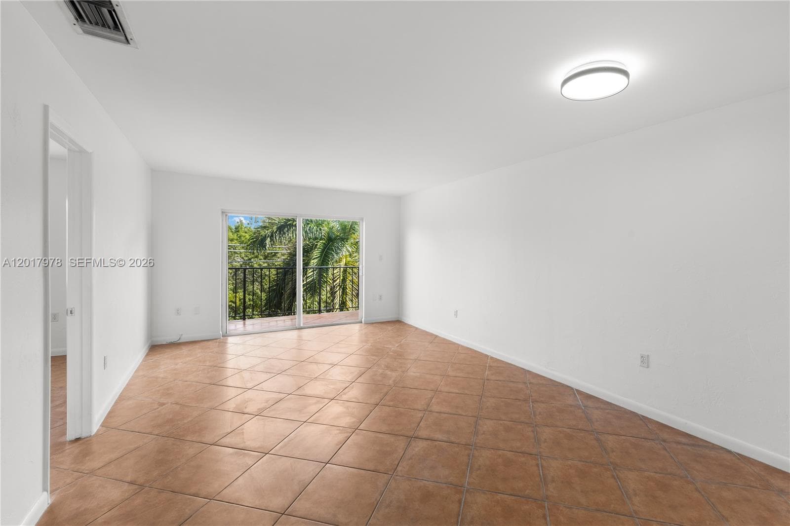 2600 NE 135th St 4E-A photo 5