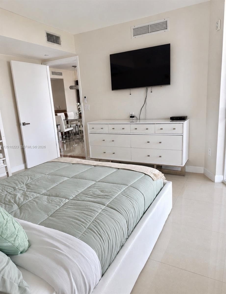 17201 Collins Ave 506 photo 23