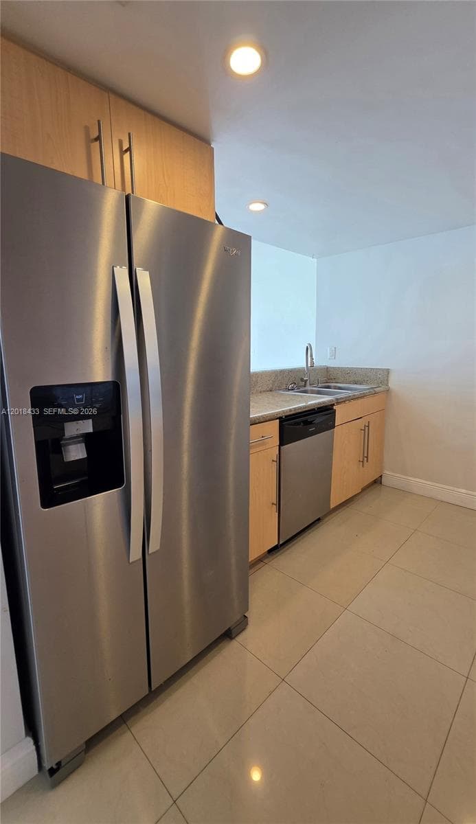 7601 E Treasure Dr 1516 photo 20