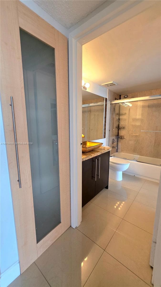 7601 E Treasure Dr 1516 photo 15
