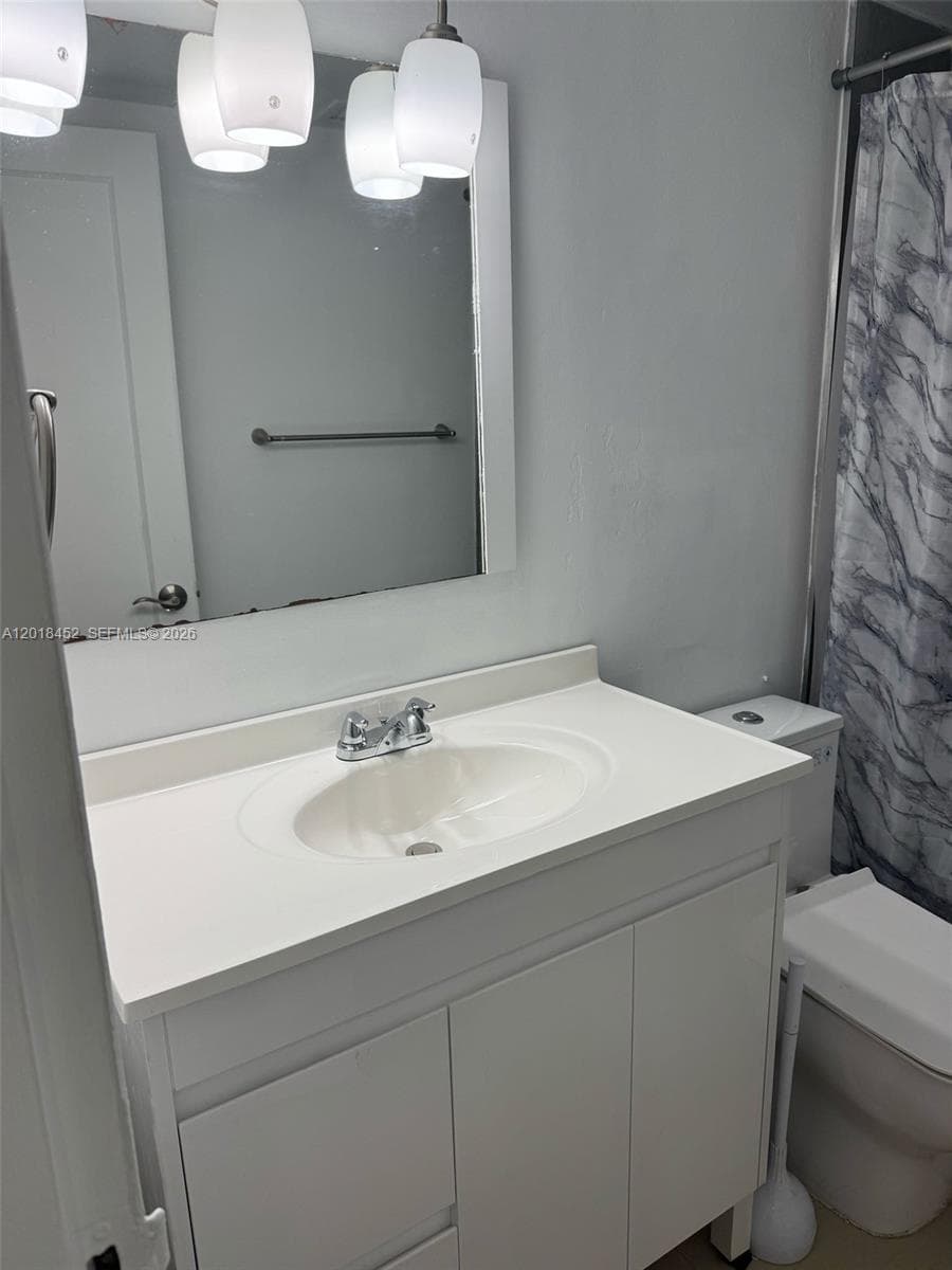 2020 NE 135th St 303 photo 11