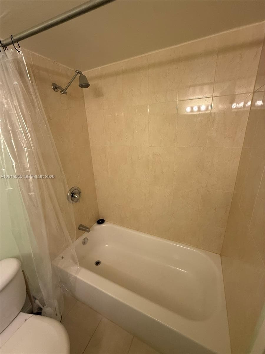 2020 NE 135th St 503 photo 12