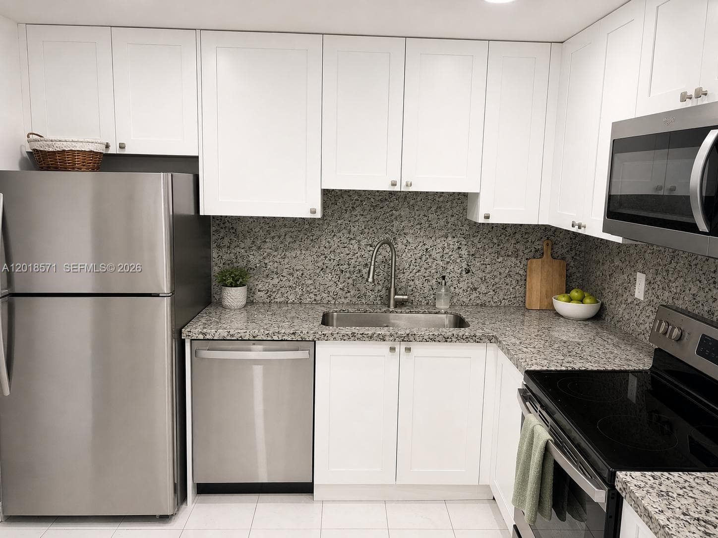 1833 S Ocean Dr 805 photo 3