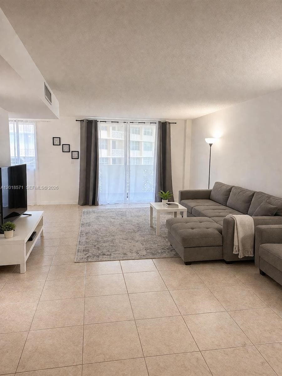 1833 S Ocean Dr 805 photo 5