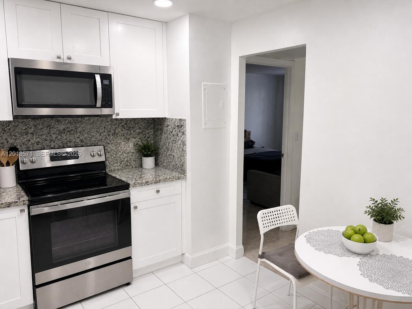 1833 S Ocean Dr 805 photo 4