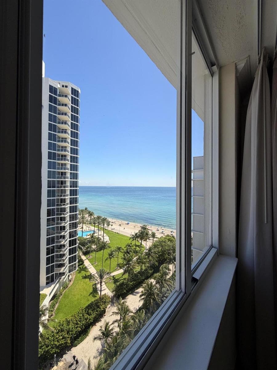 19201 Collins Avenue 1122 photo 20