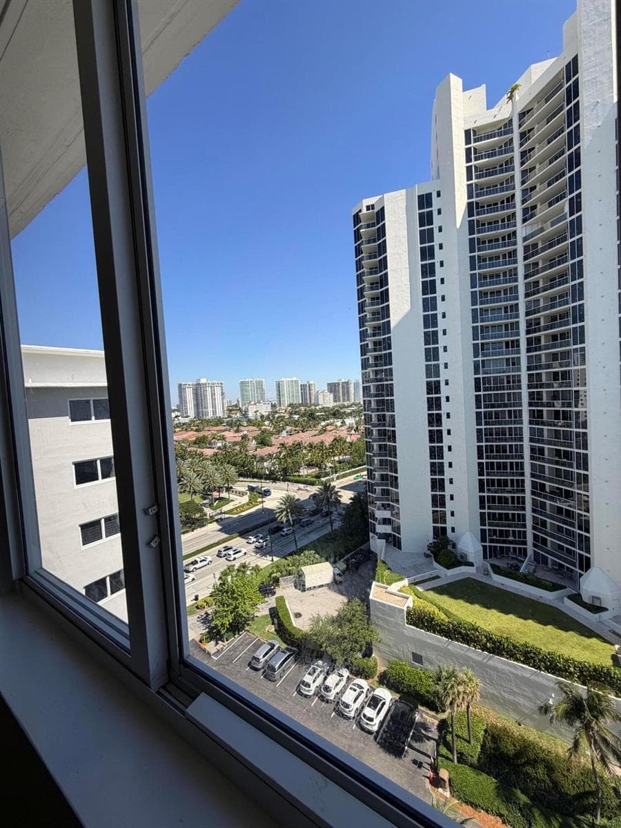 19201 Collins Avenue 1122 photo 19