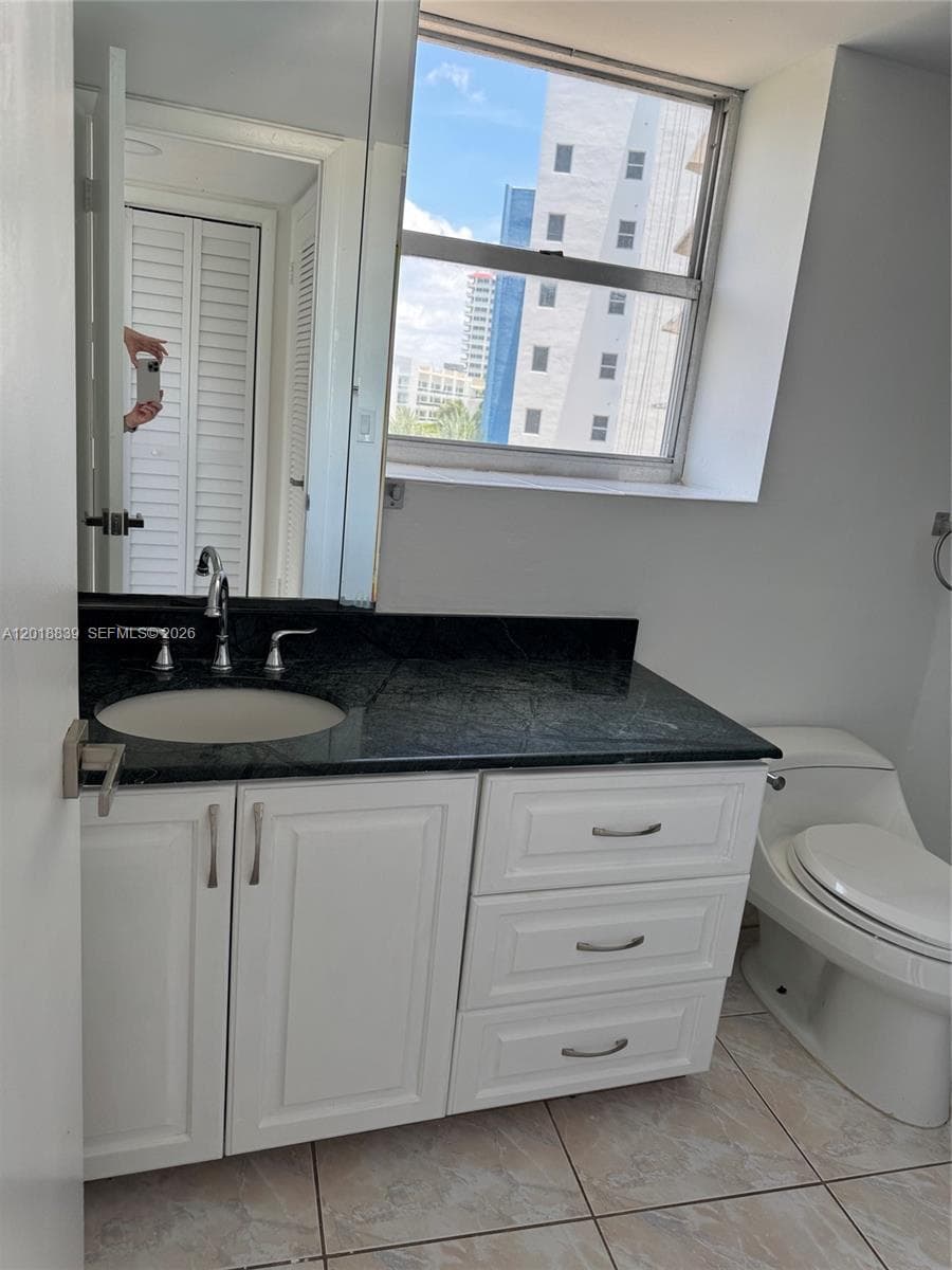 6039 COLLINS AV 537 photo 16