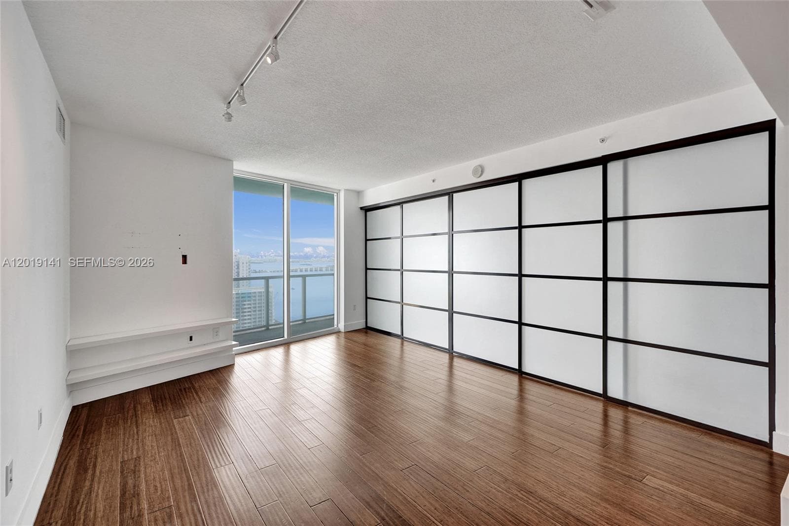 1900 N Bayshore Dr 2204 photo 17