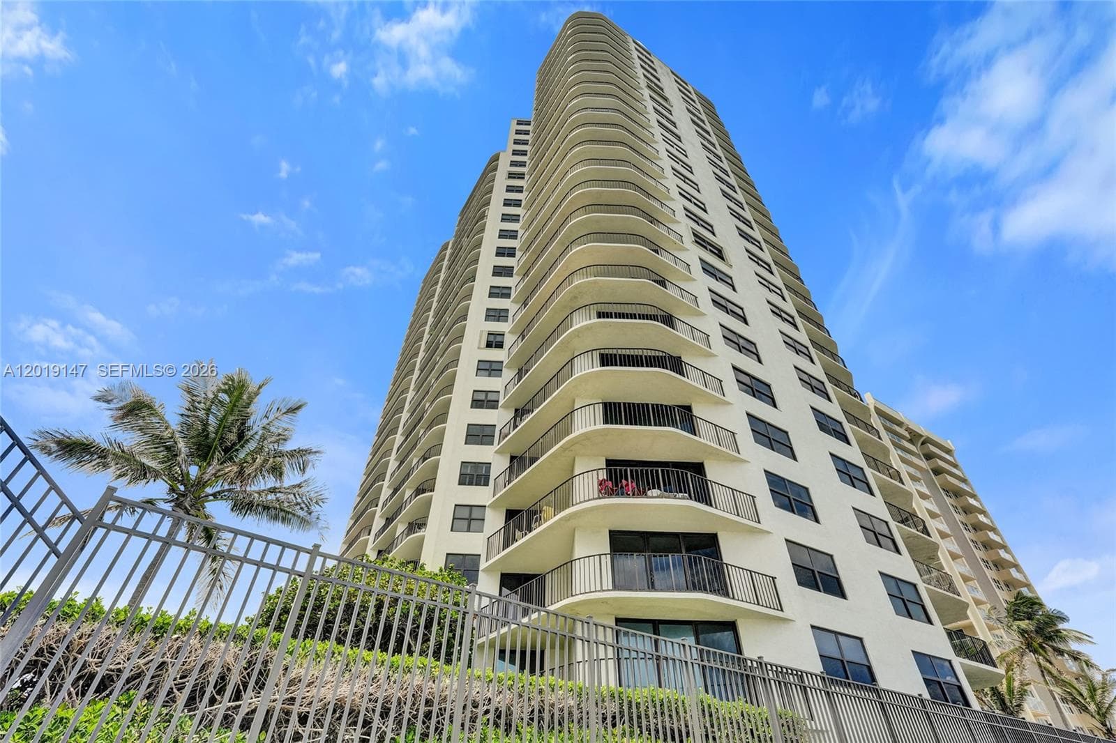 5420 N Ocean Dr 2201 photo 25