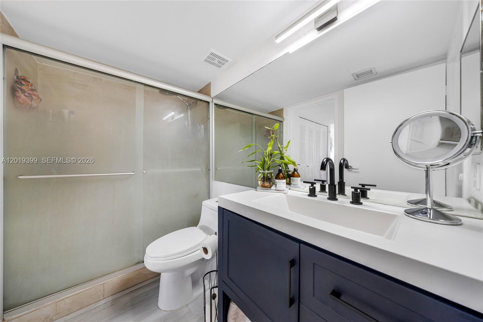 7601 E Treasure Dr 923 photo 15