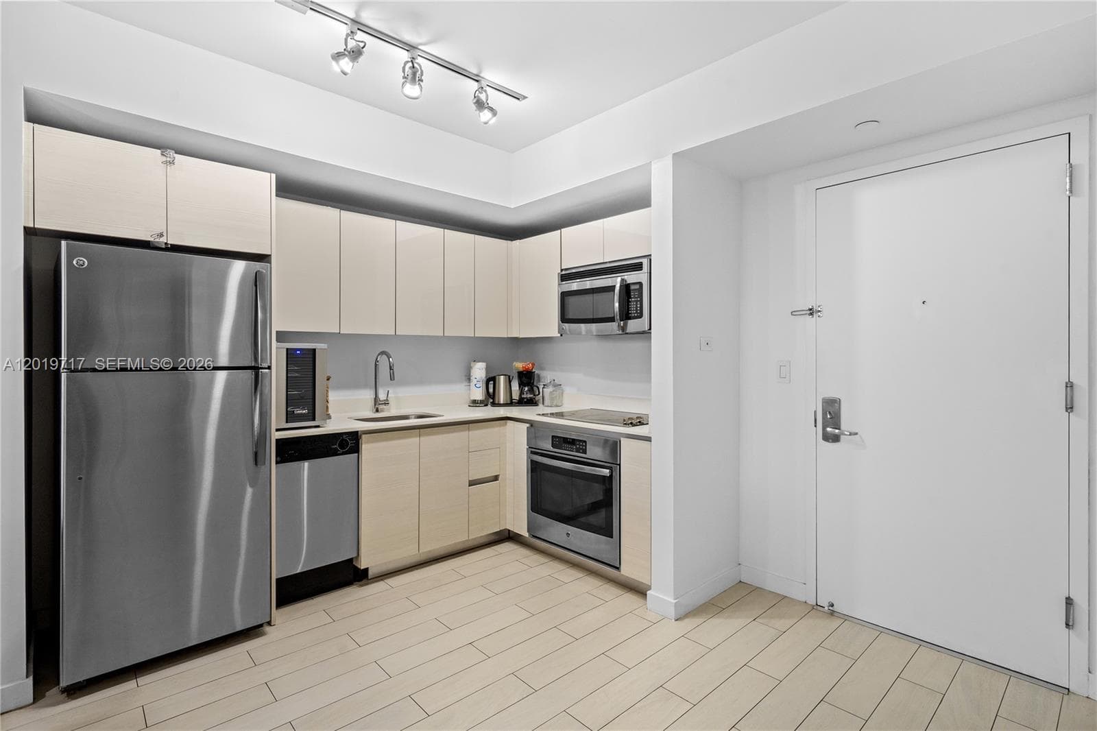 2602 E Hallandale Beach Blvd R703 photo 10