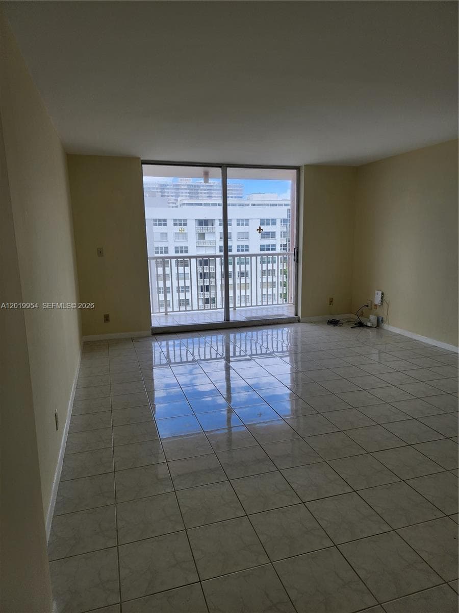 3161 S Ocean Dr 903 photo 6