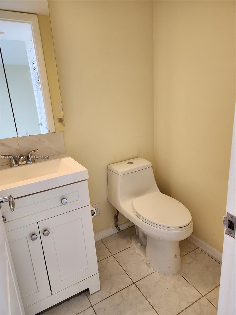 3161 S Ocean Dr 903 photo 16