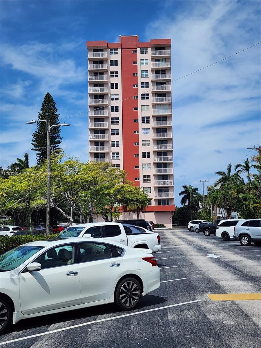 3161 S Ocean Dr 903 photo 1