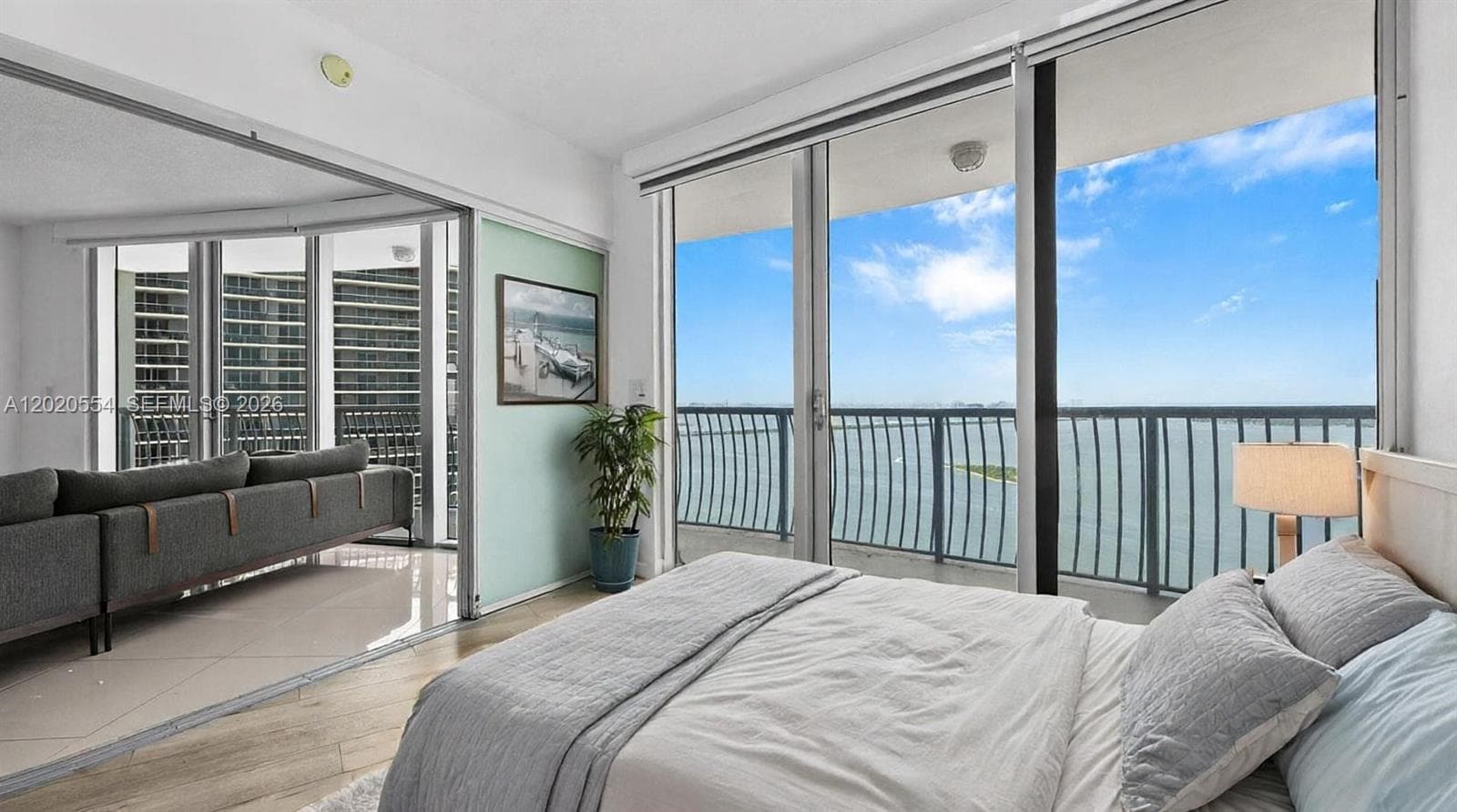 1750 N Bayshore Dr 4901 photo 2