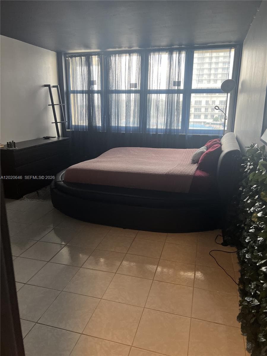 1817 S Ocean Dr 718 photo 10