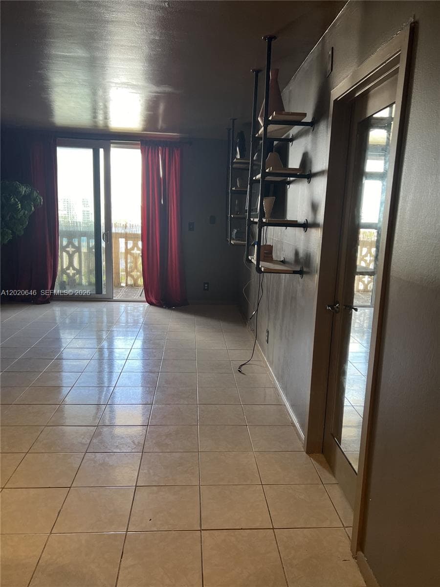 1817 S Ocean Dr 718 photo 4