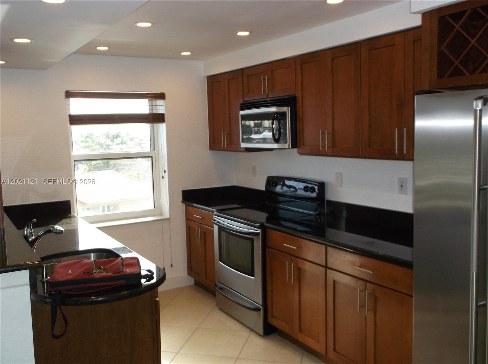 2900 NE 30th St H6 photo 3