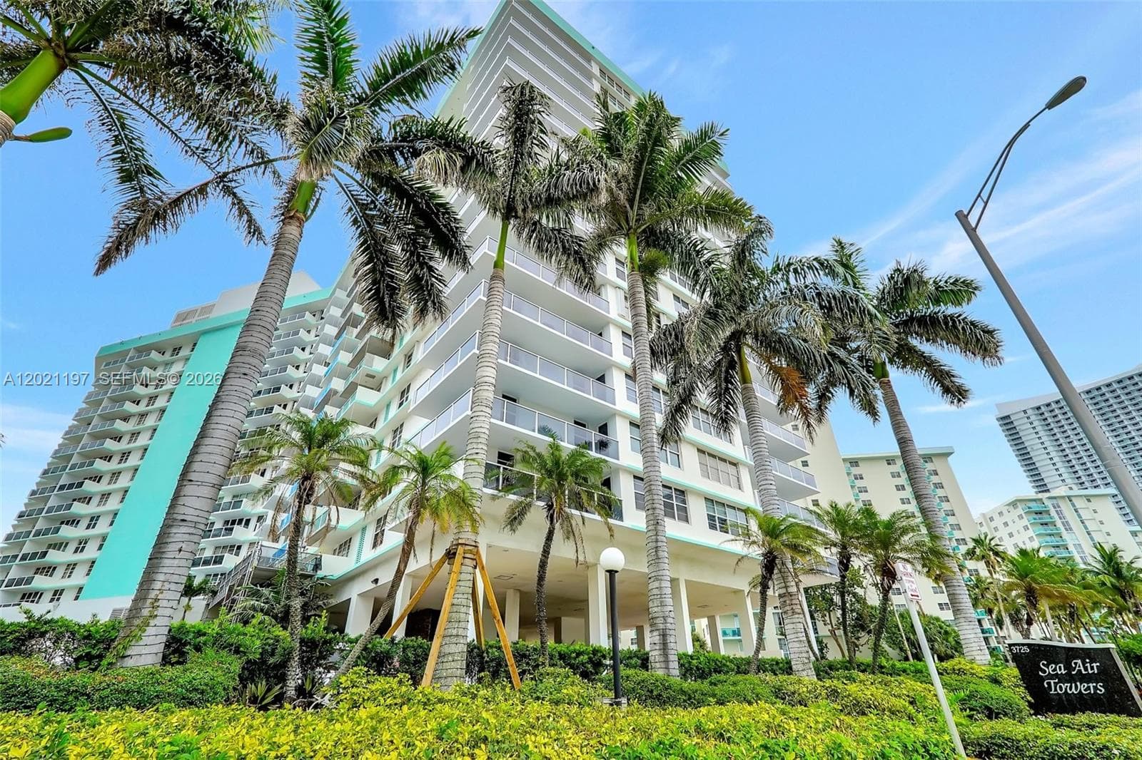 3725 S Ocean Dr 812 photo 1