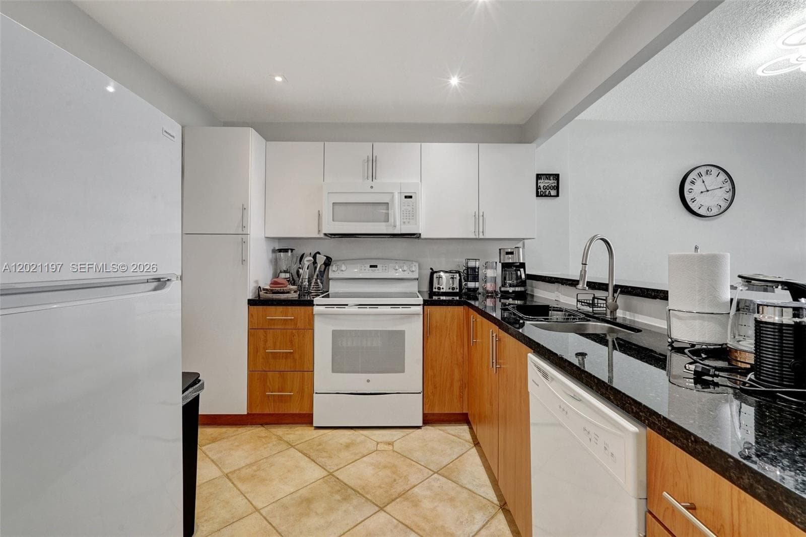 3725 S Ocean Dr 812 photo 4