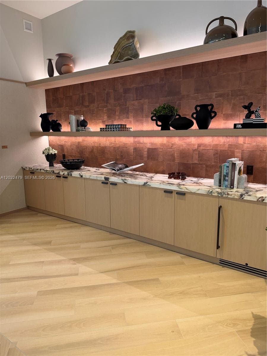 77 SE 5st 2306 photo 7