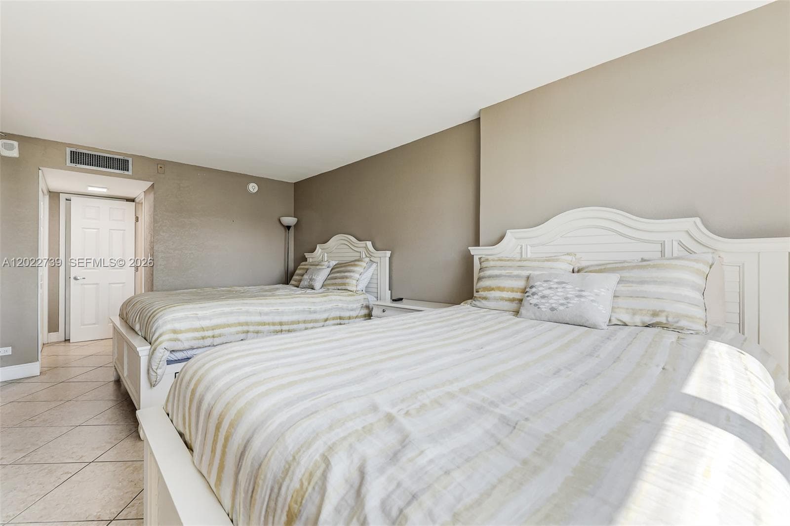 6039 Collins Ave 936 photo 23