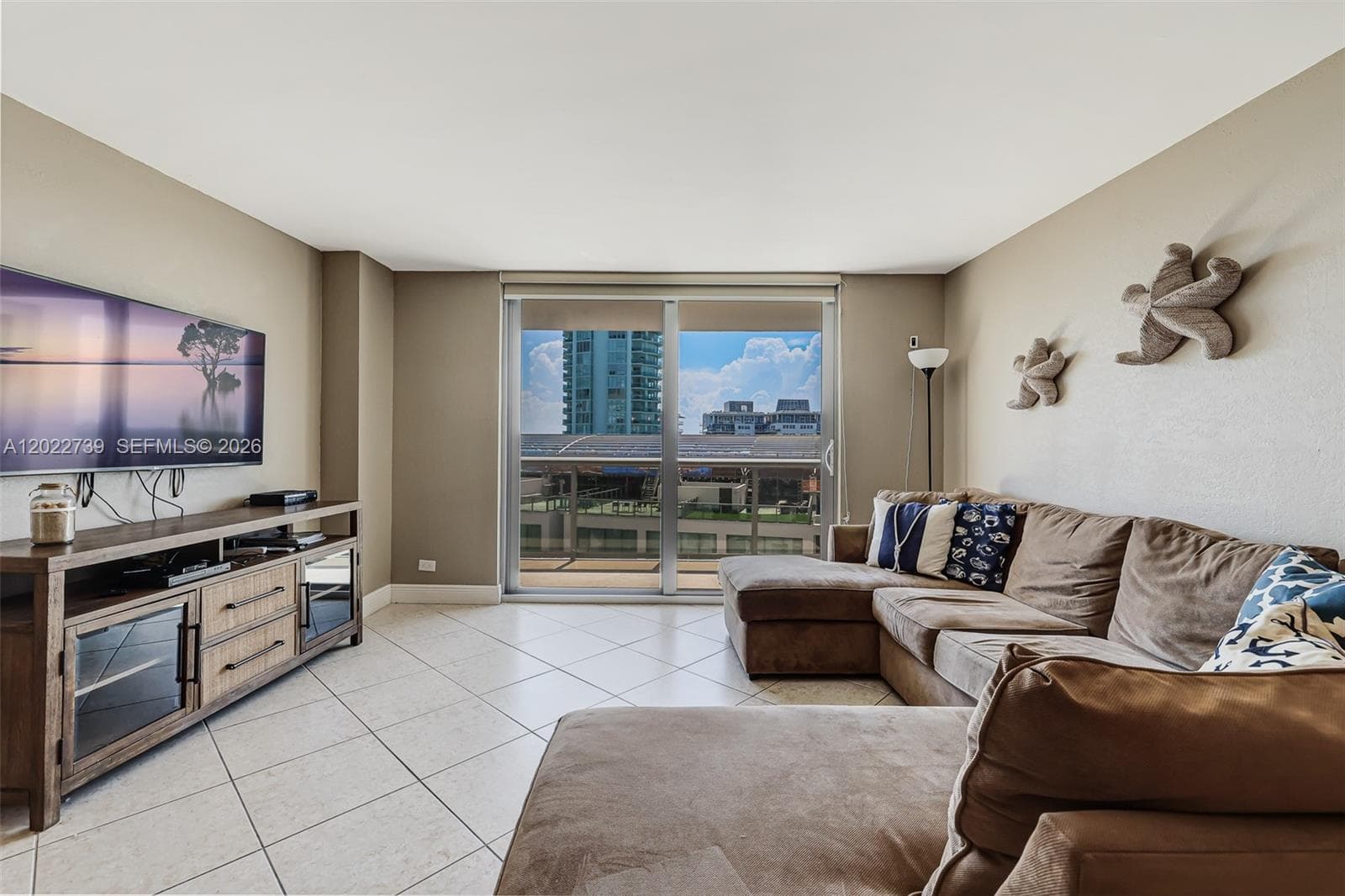 6039 Collins Ave 936 photo 1