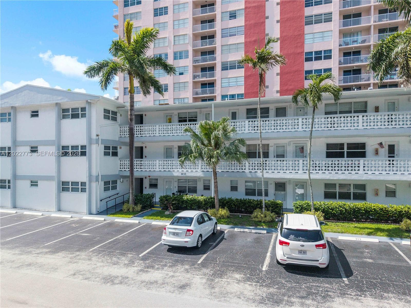 3133 S Ocean Dr 318 photo 2