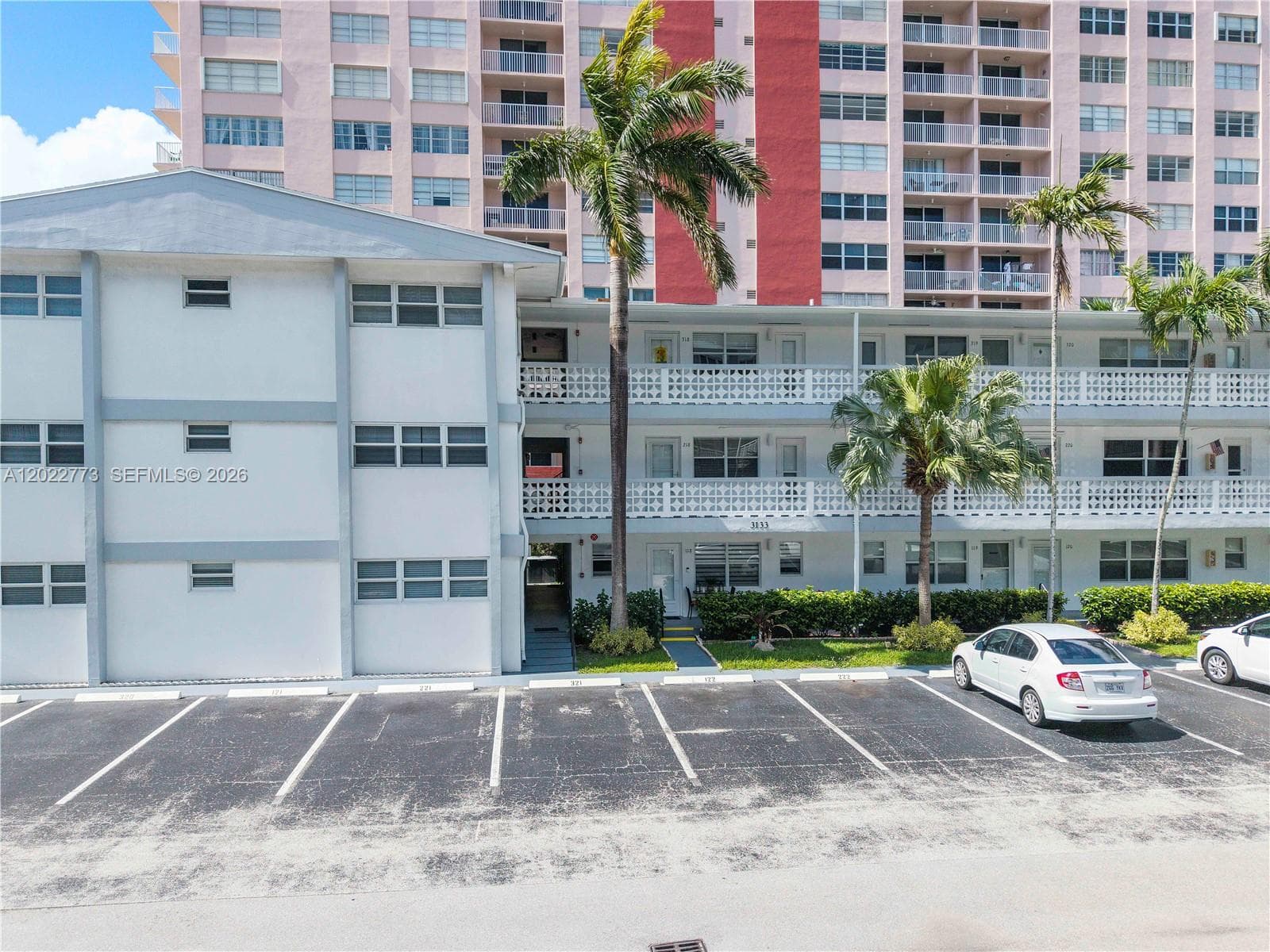 3133 S Ocean Dr 318 photo 1