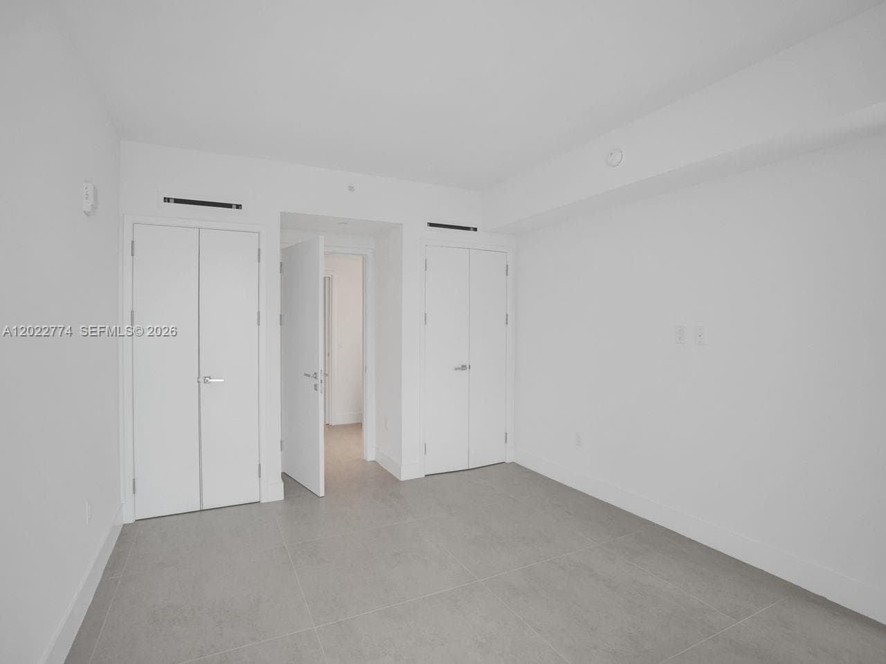 407 N Riverside 402 photo 17