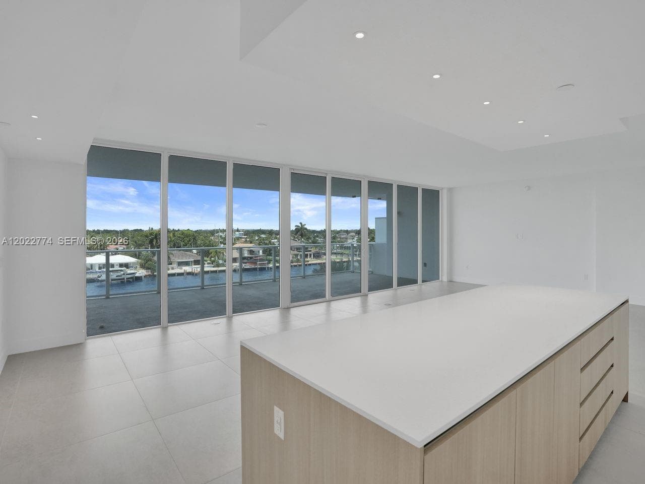 407 N Riverside 402 photo 16