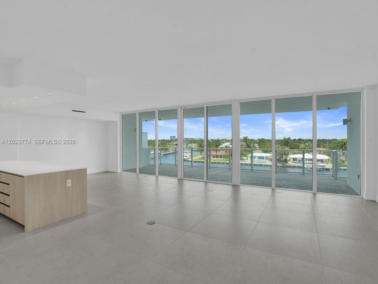 407 N Riverside 402 photo 9